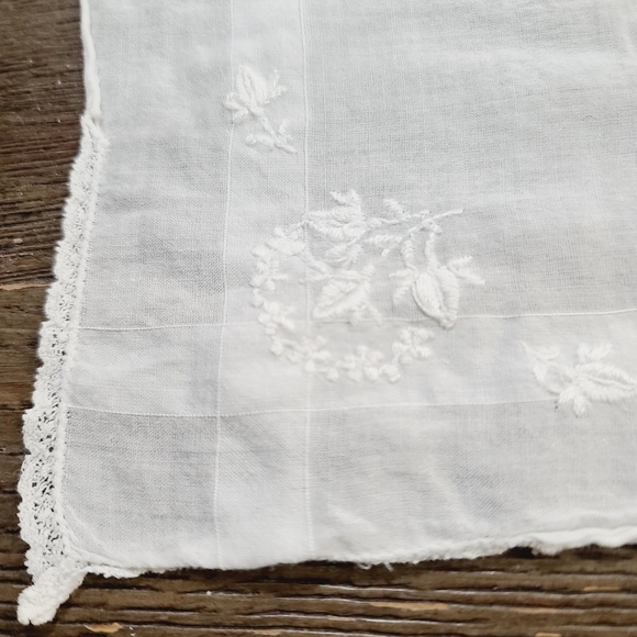 Vintage Dainty White Monochromatic Floral Embroidery Handkerchief - Picture 2 of 7